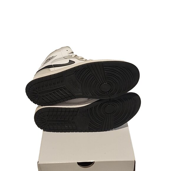 NIKE Air Jordan 1 Mid Womens size 9 mens 7.5 Grey Fog Black White BQ6472-015 - Picture 10 of 14